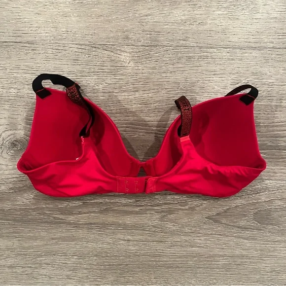 Victoria's Secret T-Shirt Push-Up Bra (Red Licorice Logo Shine Straps) - Picture 3 of 12